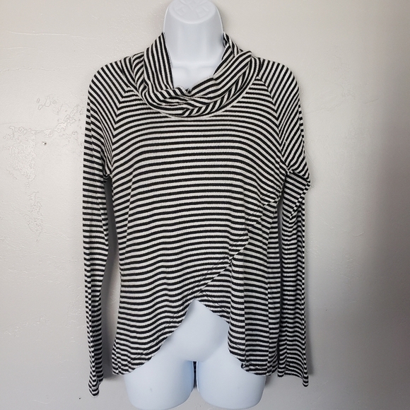 Maurices Cowl Neck Wrap Around Top Black White Sm - Picture 1 of 5